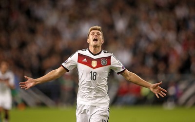 欧亿电竞快讯-乌奈西蒙掩面哭泣