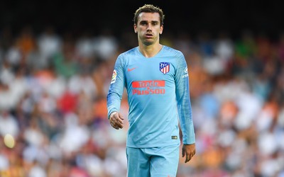 欧亿电竞焦点-伯贝这脚射门弹柱入网